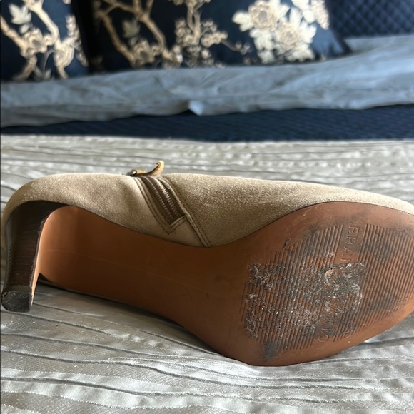 Cream Heeled Boots with Slim High Heel and Suede Texture - Picture 5 of 7